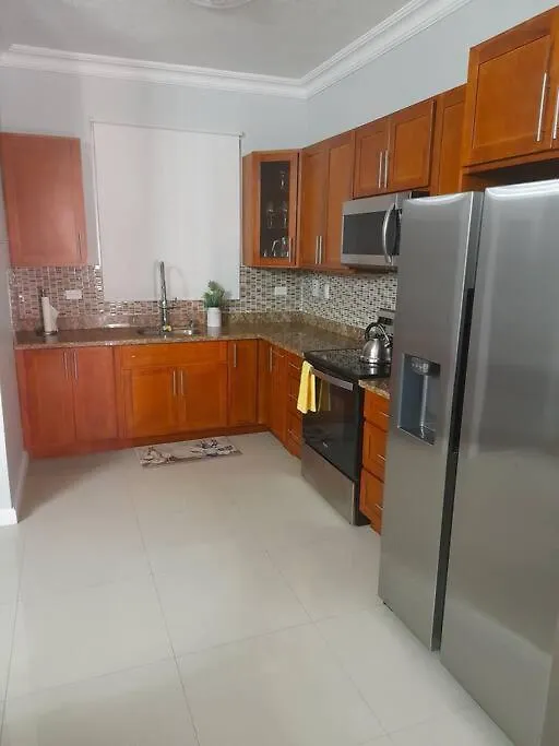 The Hamptons Vacational Home In New Kingston. Appartement Kingston