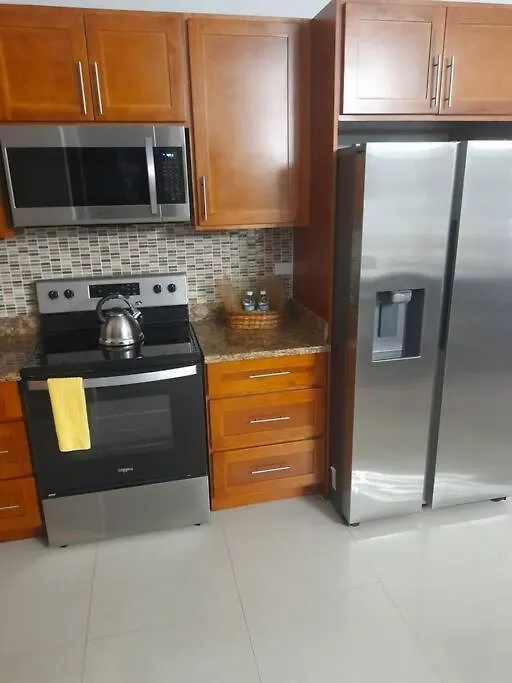 The Hamptons Vacational Home In New Kingston. Appartement Kingston